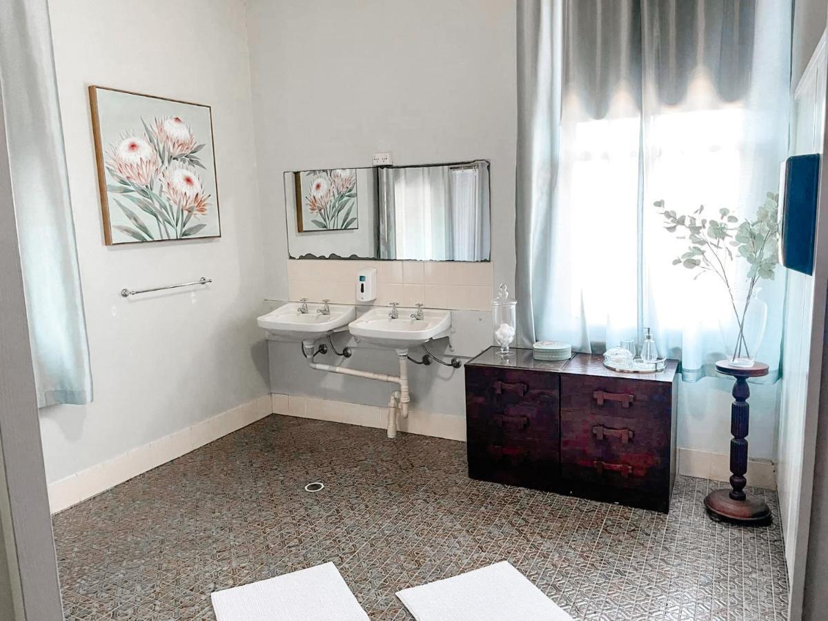 Neath Hotel Ngoại thất bức ảnh
